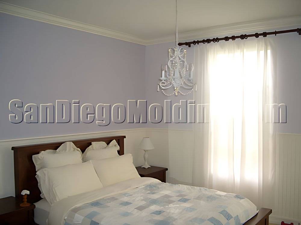 Beadboard wainscoting, photo 1